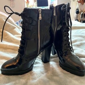 Report Signature Boots